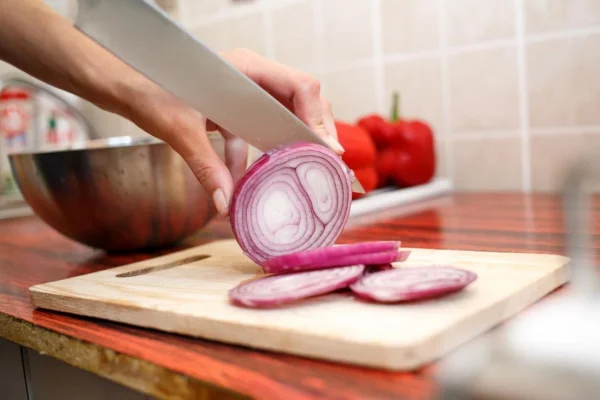 Cutting up onions to use onion juice for hair loss
